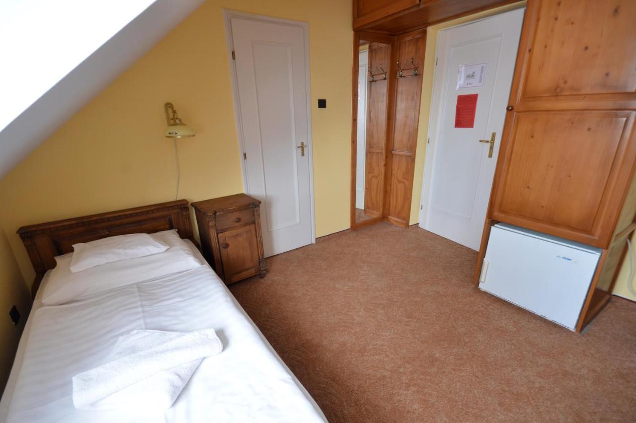 Revesz Hotel, Restaurant And Rosa Hotel 3*