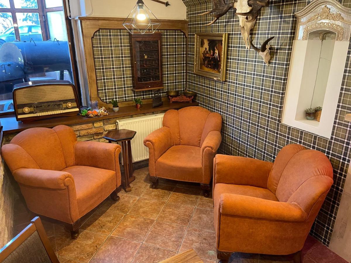 Revesz Hotel, Restaurant And Rosa Gyor