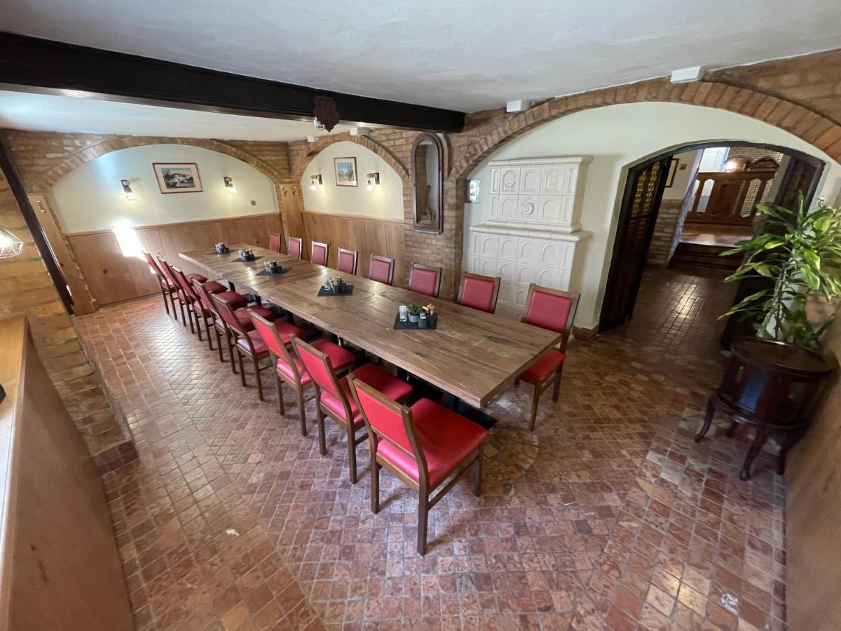 Hotel Revesz Hotel, Restaurant And Rosa Gyor