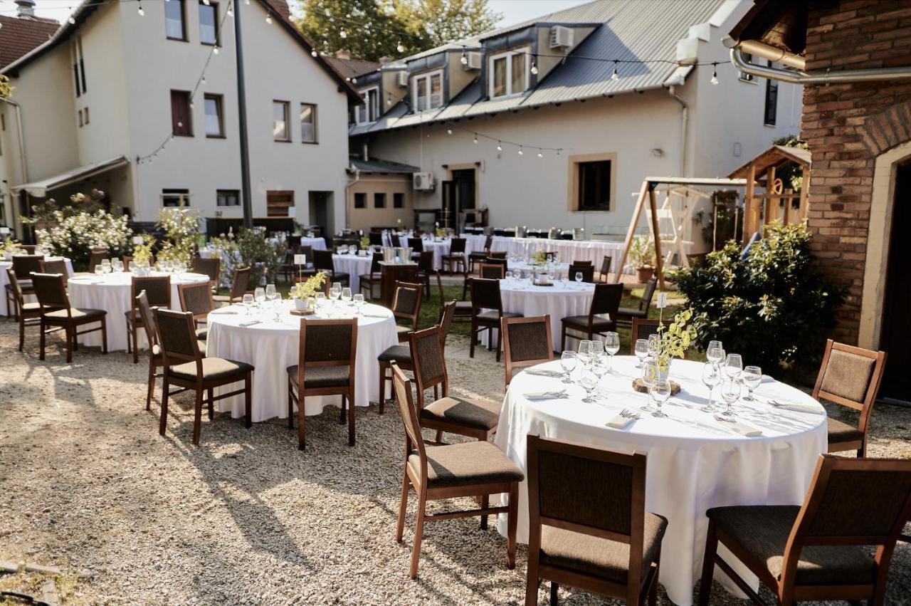 Hotel Revesz Hotel, Restaurant And Rosa 3*