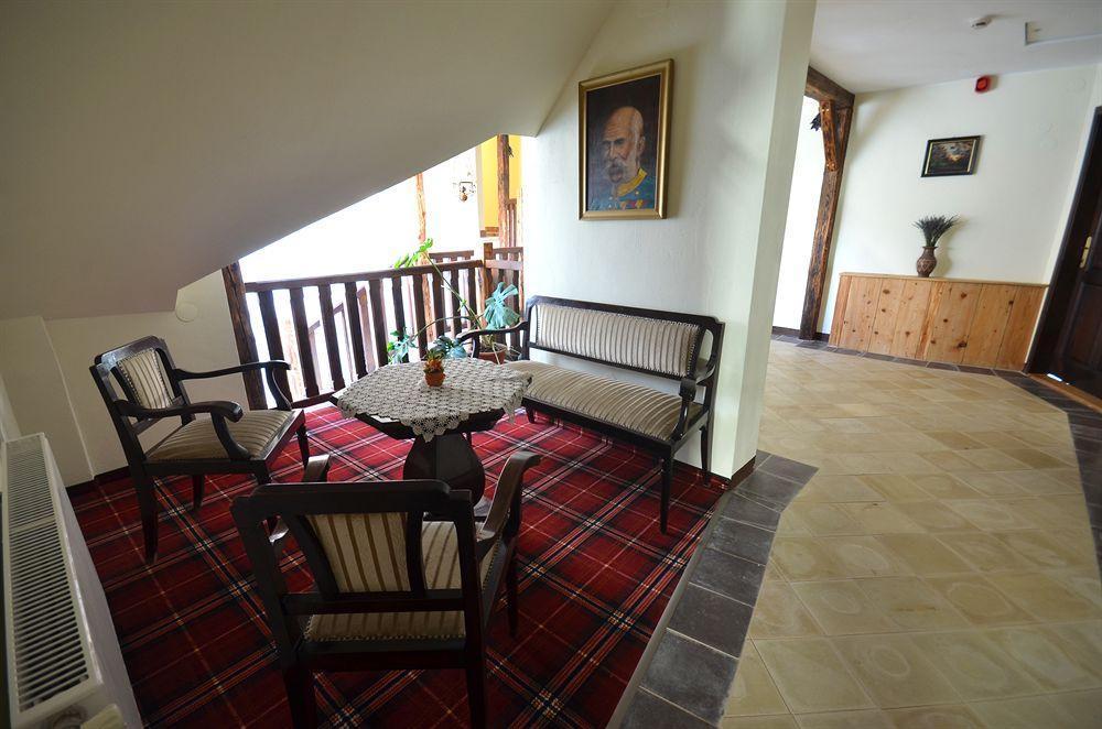 Revesz Hotel, Restaurant And Rosa