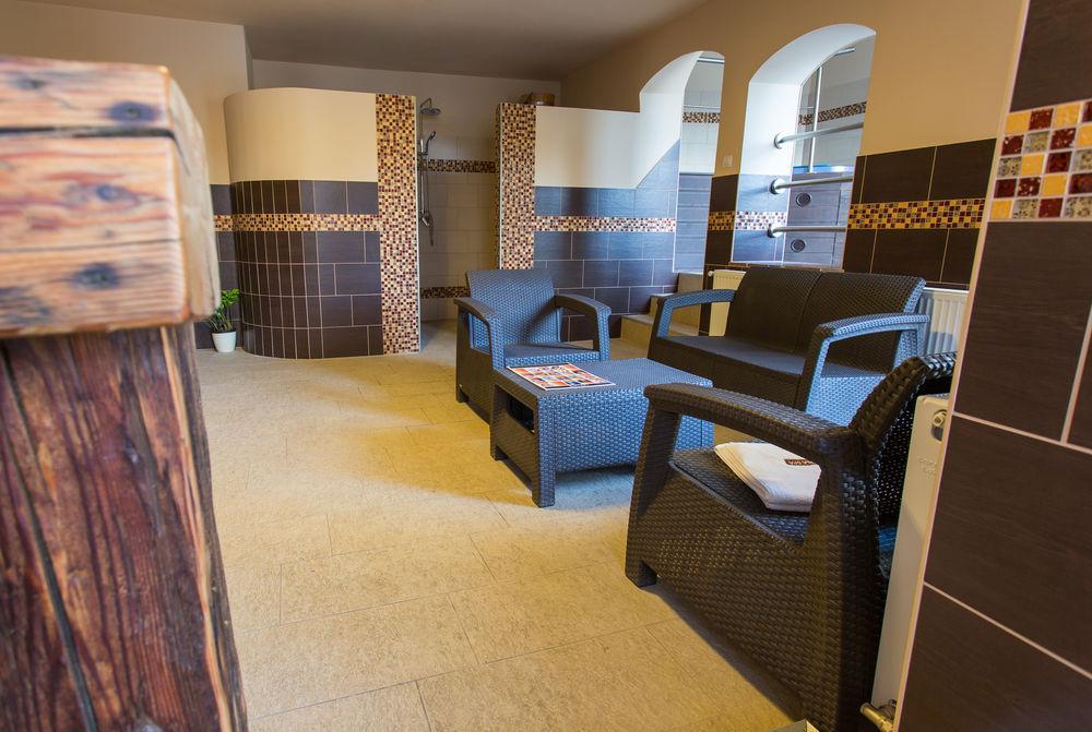 Revesz Hotel, Restaurant And Rosa Hotel 3*