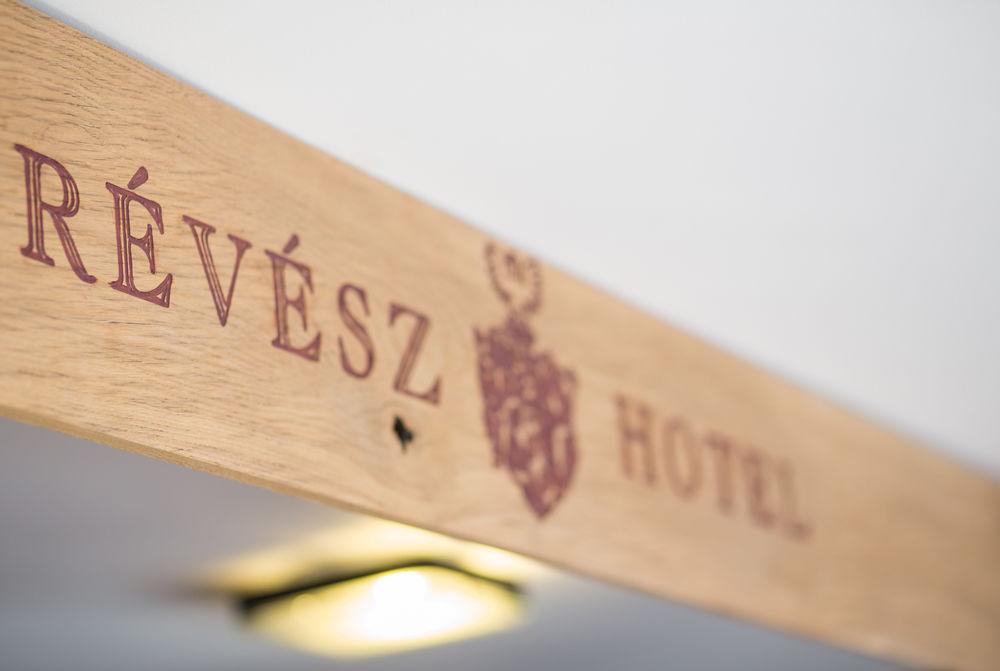 Revesz Hotel, Restaurant And Rosa Hotel