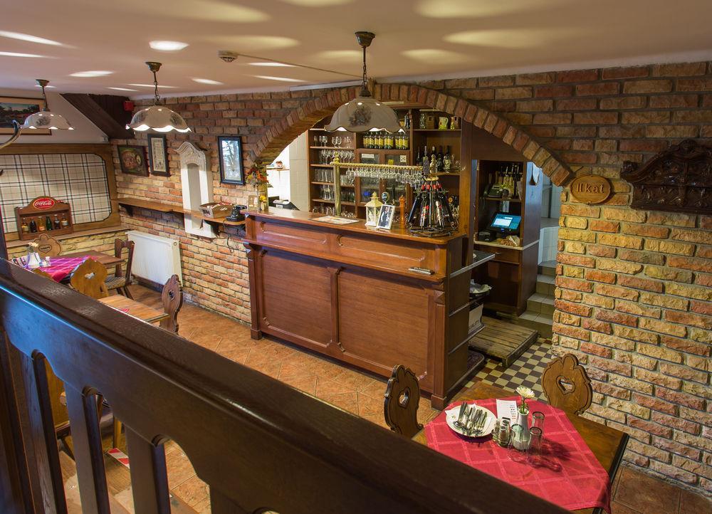 Revesz Hotel, Restaurant And Rosa Hotel 3*