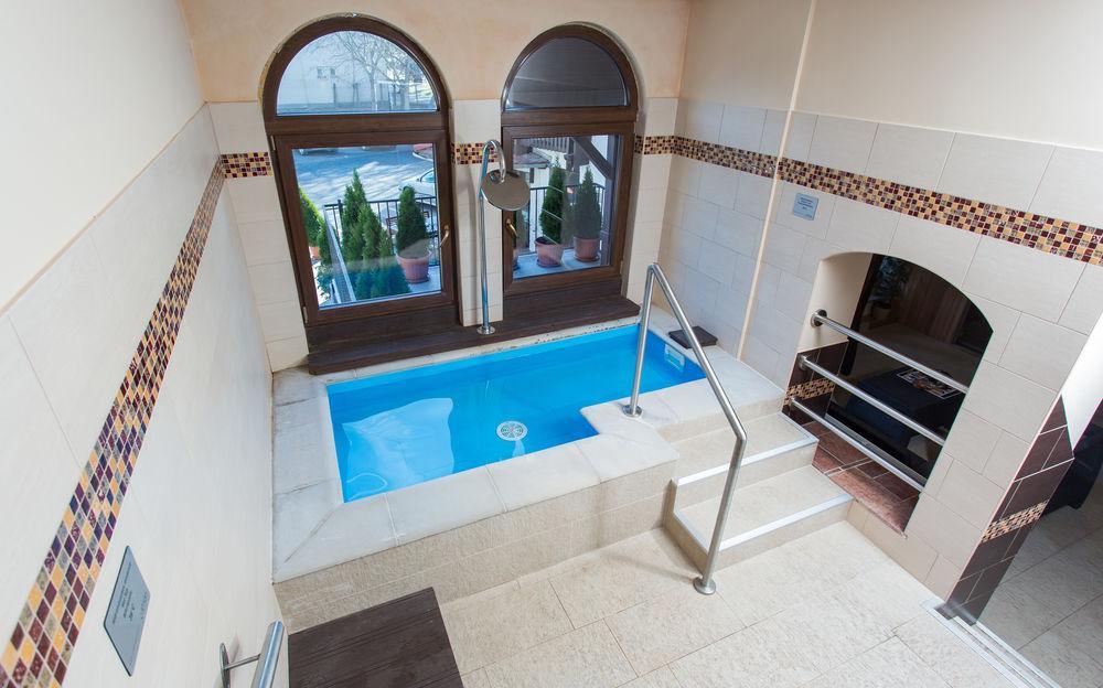 Hotel Revesz Hotel, Restaurant And Rosa 3*