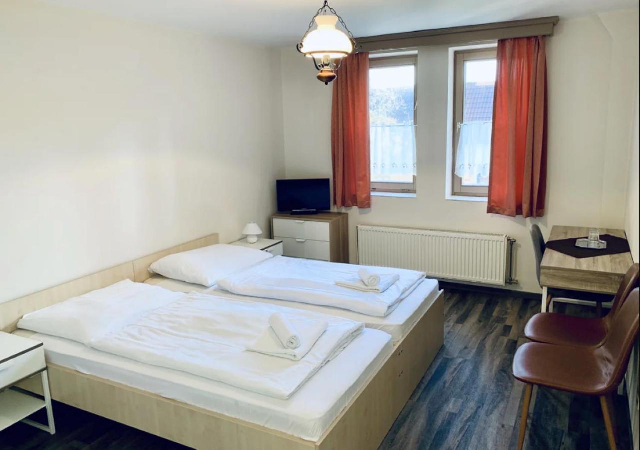 Revesz Hotel, Restaurant And Rosa 3*
